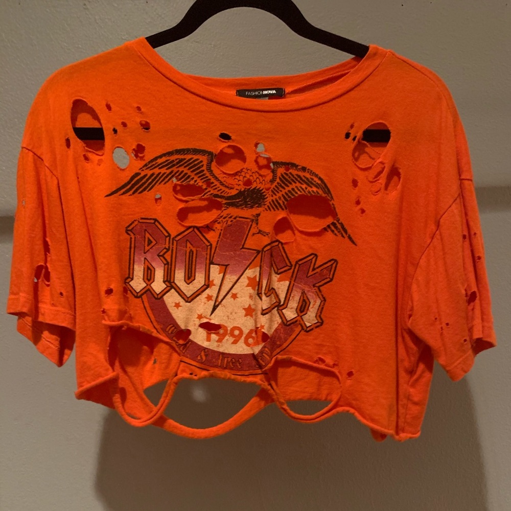 Cropped orange shirt